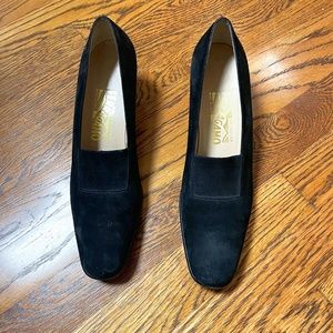 SALVADORE FERRAGAMO BLACK SUEDE WOMENS PUMPS WITH BLOCK HEEL SIZE 9AAA
